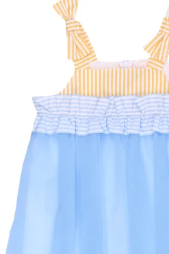 Abito smanicato in tulle con ruches